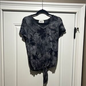 Vava by Joy Han Black and Gray Tie Front Short Sleeve Tee Medium